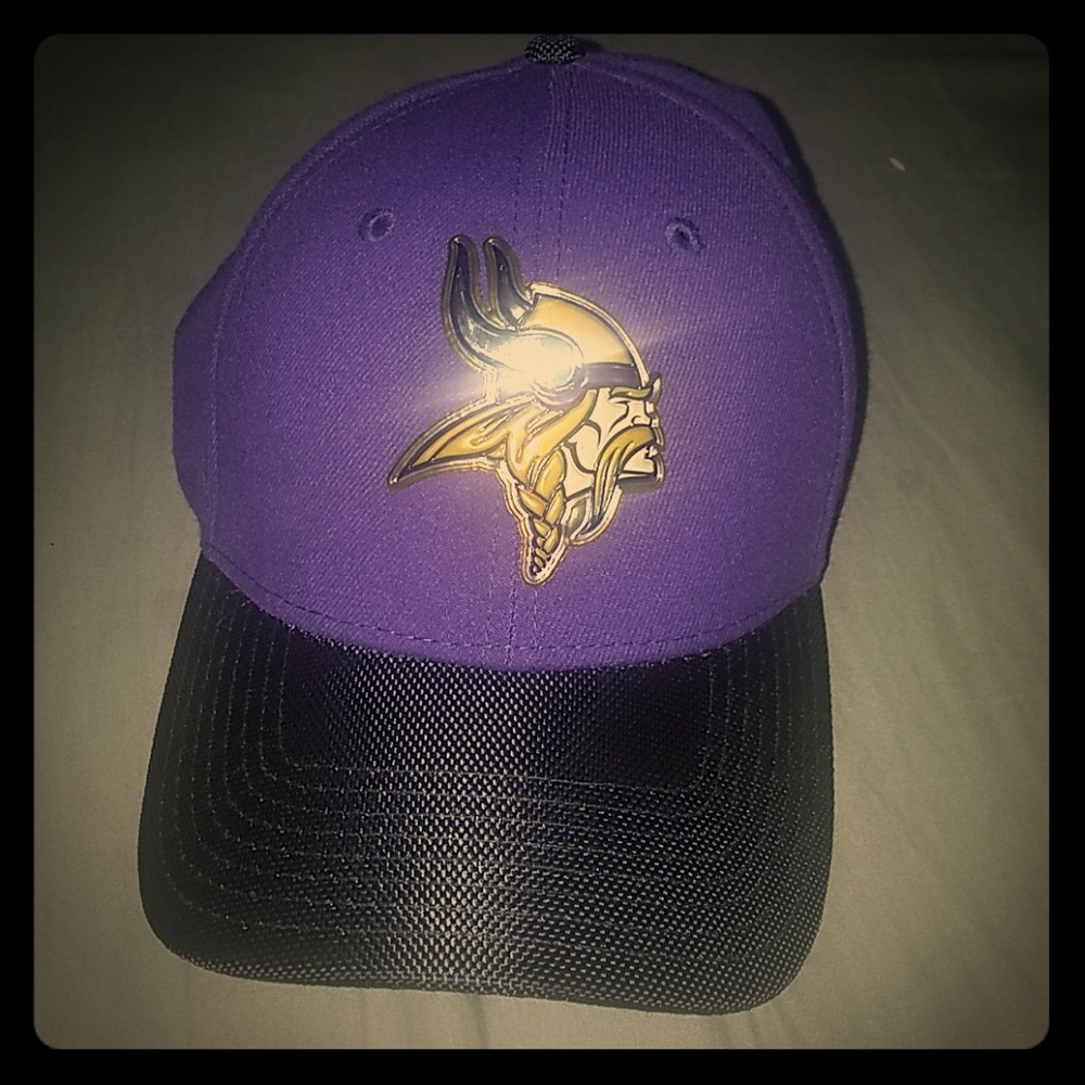 MINNESOTA VIKINGS GOLD COLLECTION ON-FIELD CAP